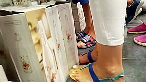 filming fr's sexy feets pedicured toes zoom