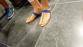 filming fr's sexy feets pedicured toes zoom
