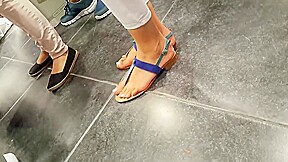 filming fr's sexy feets pedicured toes zoom