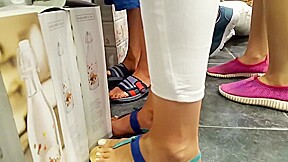 filming fr's sexy feets pedicured toes zoom