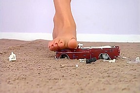 giantess car crush