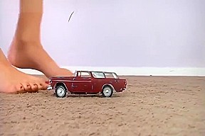giantess car crush