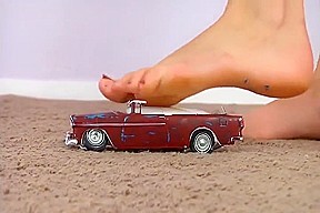 giantess car crush