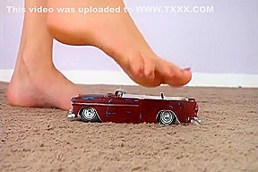 giantess car crush