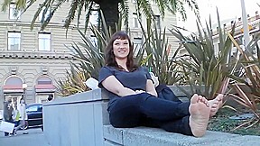 her feet smell so fucking funky