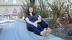 her feet smell so fucking funky