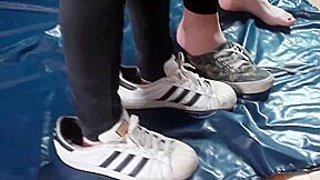 huge feet and tiny feet compare and try shoes and hand comparison