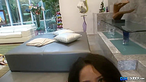queen jenaveve show her house
